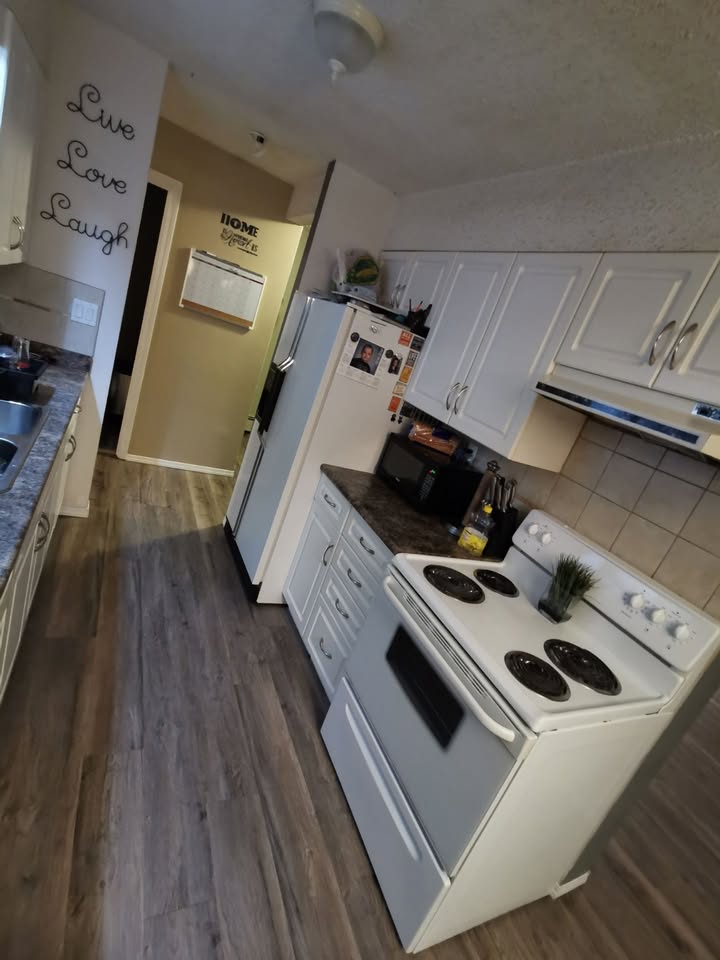 Innisfail Dodd's Lake Renovated Apartment for Rent 1