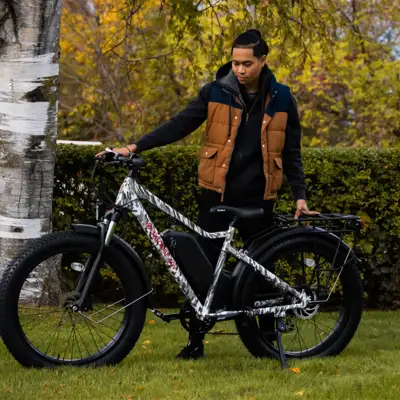 *POWERFUL ELECTRIC BICYCLE* Go all out with the Daymak Wild Goose fat tire ebike. Taking the beaten...