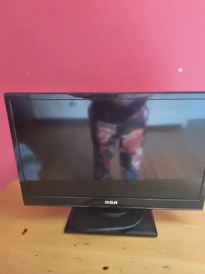 Tele a vendre 17 pouce 20$ Urgent dois partir, View more