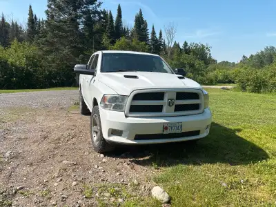 2011 ram sport. Owned since new, always serviced at proper kilometre intervals. - Rough country leve...