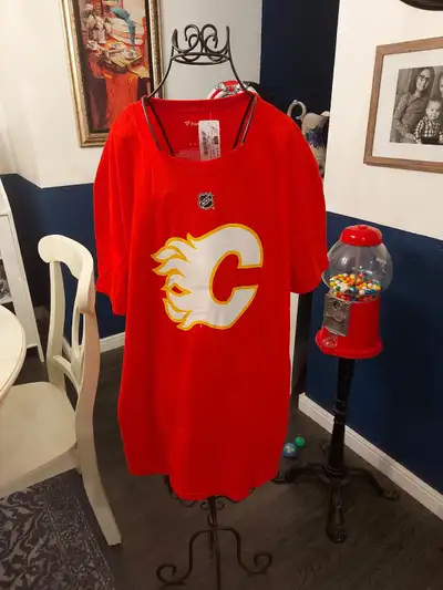 Calgary Flames t shirt Tkachuk xl , View more