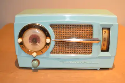 WESTINGHOUSE 5T107 CLOCK RADIO, View more