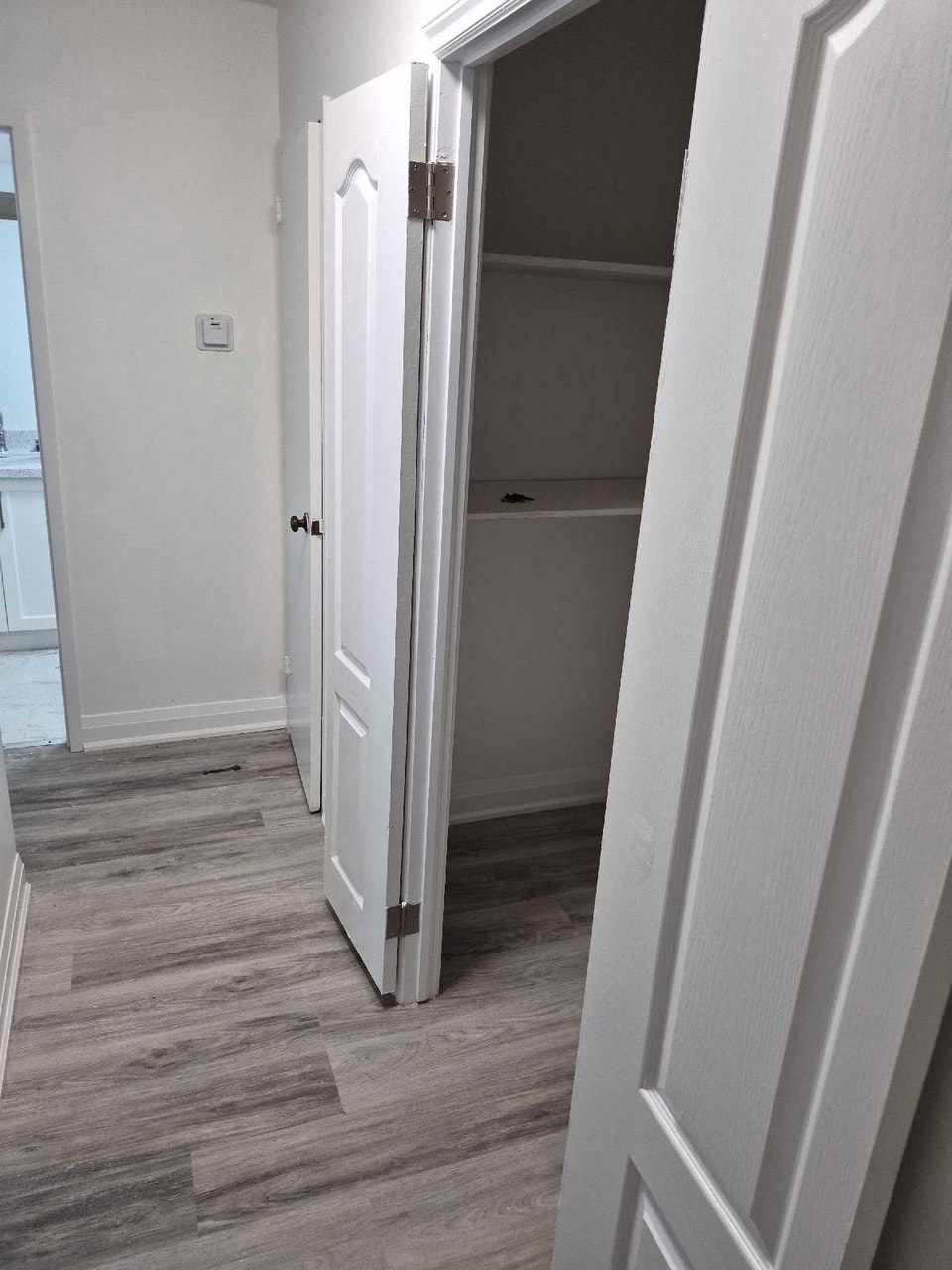 2 bedroom 1 bathroom  apartment 5