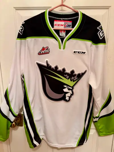 Like new adult large Oil Kings third jersey. Fantastic condition. Meet at or near Westmount Mall. Ca...