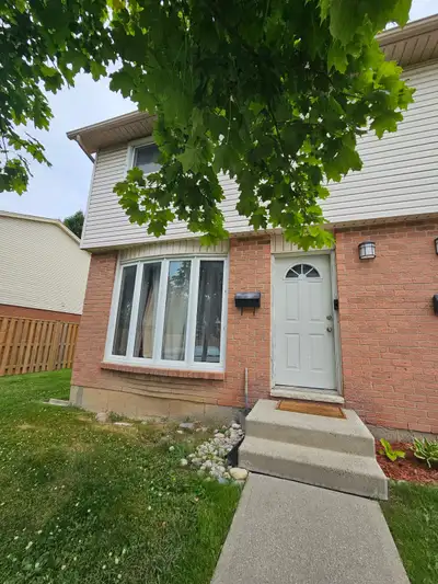 I'm offering a lovely 3-bedroom townhouse that provides ample living space and modern amenities. Loc...