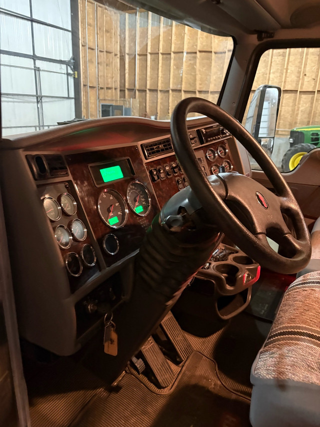 2018 Kenworth T370 in Farming Equipment in Medicine Hat - Image 4