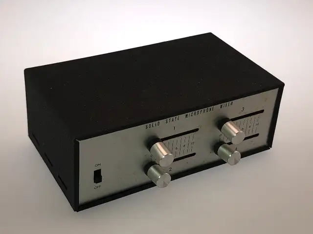 COSRAD Solid state 4 Channel Microphone Mixer in Pro Audio & Recording Equipment in City of Toronto - Image 3