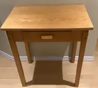 Petite table en chêne 