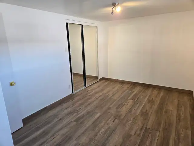 Laval, 4 1/2 Bachelor (sous-sol), non chauffé, Juin/Juillet