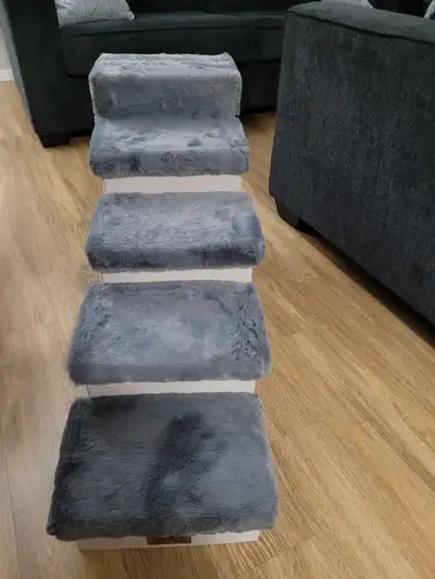 Brand new. Pet stairs purchased on Amazon shortly before my cat suddenly passed away. Never used. Th...