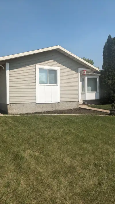 Room for Rent/Roommate in NE - Kernohan - $800