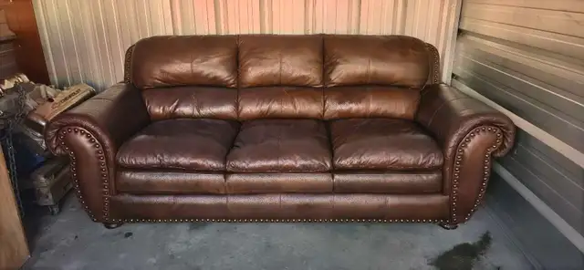 Modesto Customer Leather Couch Set