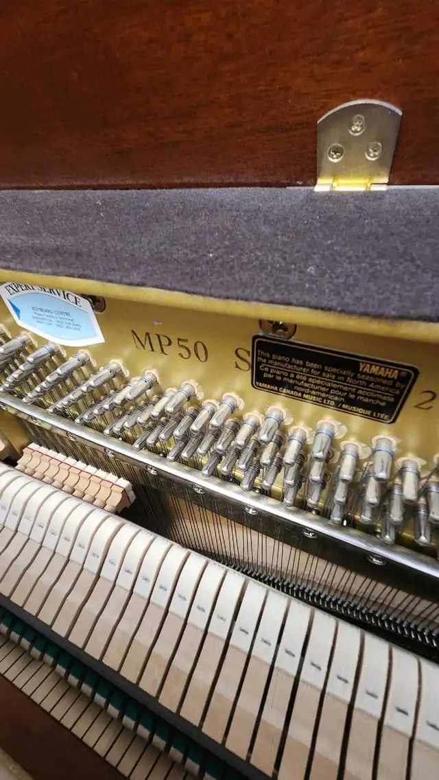 Silent Piano Vintage Walnut Yamaha Upright Piano – in Pianos & Keyboards in City of Toronto - Image 6
