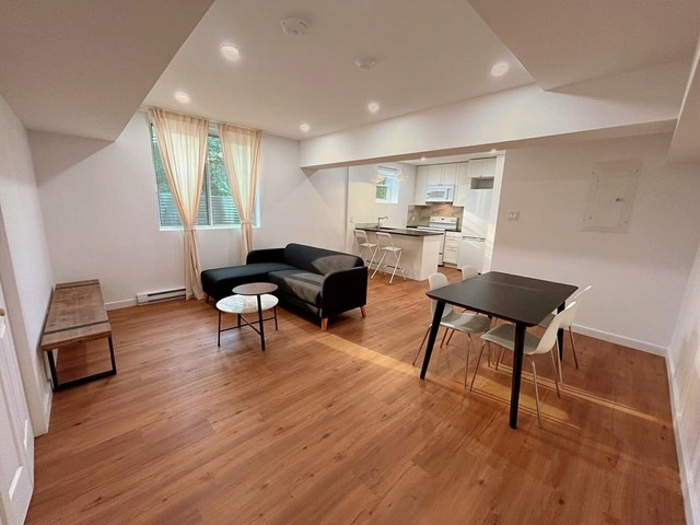 5745 Av. de Darlington — photo 1