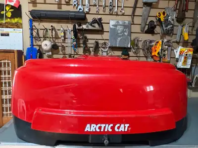 This is an Arctic Cat ATV storage box that's ready to hit the trails with you. It's in good used lco...
