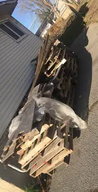 Free wood good for projects or firewood in Free Stuff in Kingston - Image 2