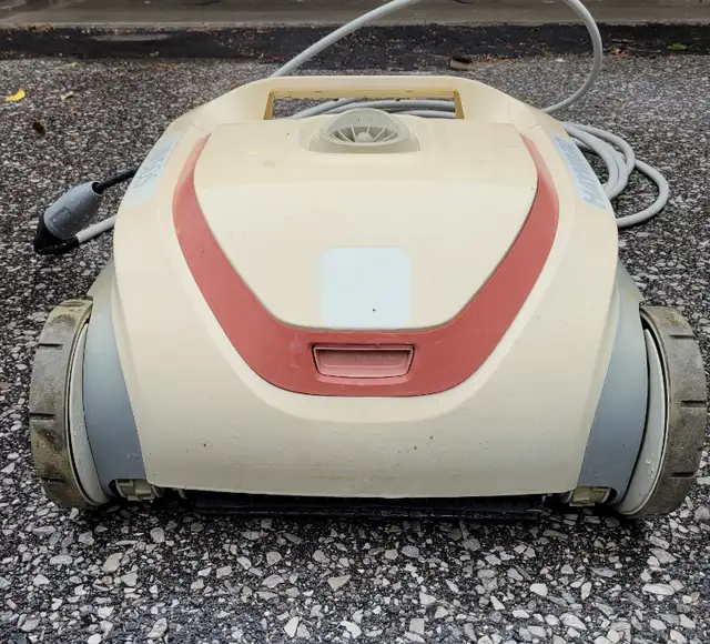 Hayward Pool Robot AV50S for parts. in Hot Tubs & Pools in City of Toronto - Image 3