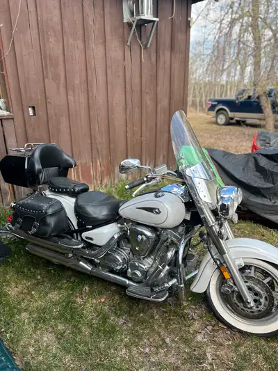 2006 Yamaha Road Star 1700 Immaculate condition New rear tire All maintenance done ready for summer...