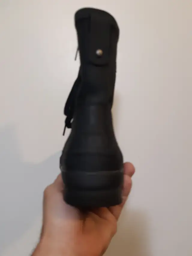 Bottes d'hiver Uggs pour femmes in Women's - Shoes in City of Montréal - Image 5