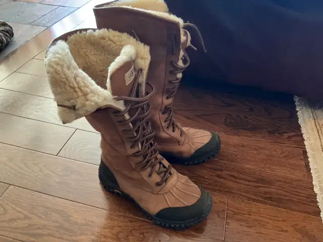 UGG Adirondack Tall Boots - size 8 in Women's - Shoes in Markham / York Region - Image 7