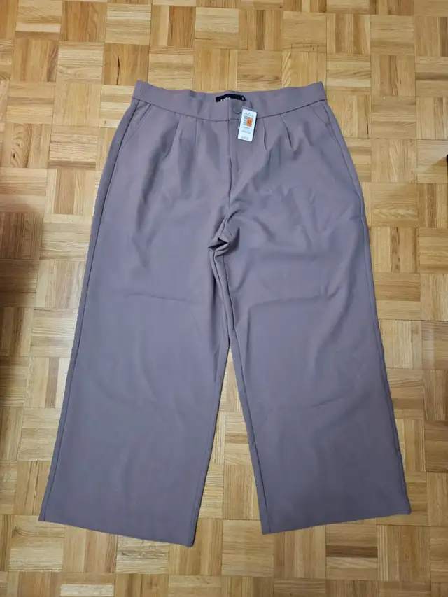 NEW WITH TAGS Torrid size 18 Dress Pants in Women's - Bottoms in City of Toronto - Image 3