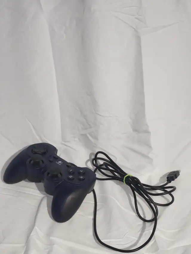 Logitech Dual Action Gamepad USB Game Controller G-UF13A (86324764540184066690120