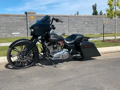 2012 Street Glide. ONLY 25,225km. 26” Renegade Laredo Phantom-Cut front wheel, 13” matching rotor, w...