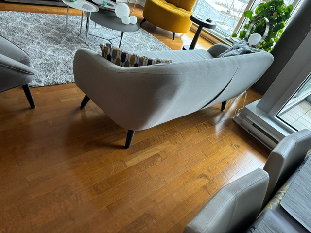Magnifique canapé en excellent état (Maison Corbeil) 500$ dans Sofas et futons  à Ville de Montréal