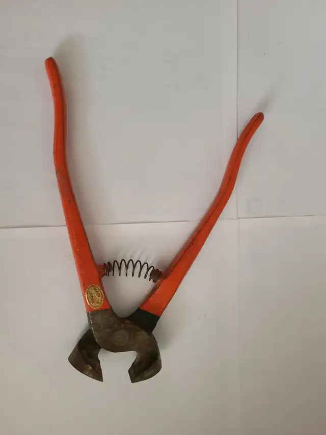 Tile Nipper in Hand Tools in Strathcona County - Image 2