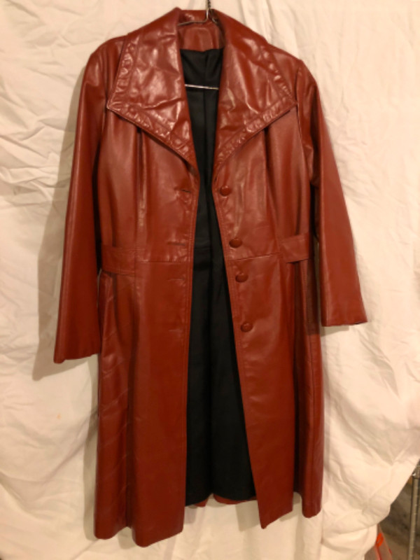 WOMAN’S LONG LEATHER COAT in Women's - Tops & Outerwear in Markham / York Region