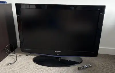 Samsung HDTV (w/ remote), View more