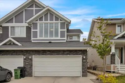 Location Location Location! FORMER SHOWHOME!! COMES WITH AC, GRANITE COUNTER TOPS, FRESH PAINT, 9 ft...