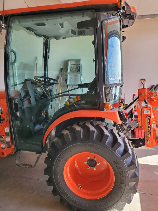 Kubota B2650 Tractor - front mount snow blower & 70 hours in Farming Equipment in Saskatoon - Image 4