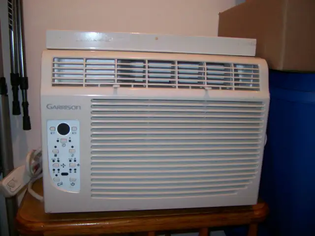 AIR CLIMATISER DE FENETRE PARFAITE CONDITION MARQUE GARRISON in Heaters, Humidifiers & Dehumidifiers in Shawinigan - Image 3