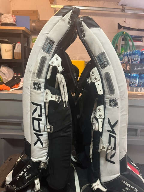 Goalie Equipment for Sale - Used in Hockey in Mississauga / Peel Region - Image 4
