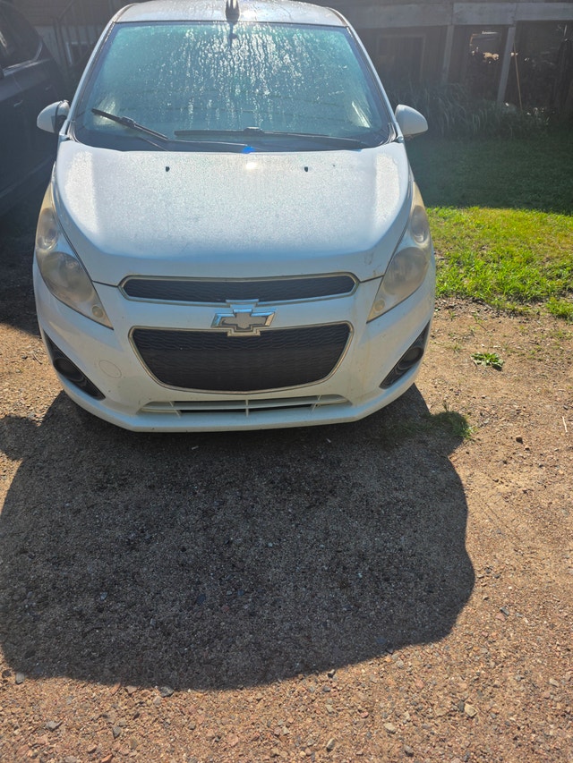Chevrolet spark 2015 tres économique 1.2 litre.