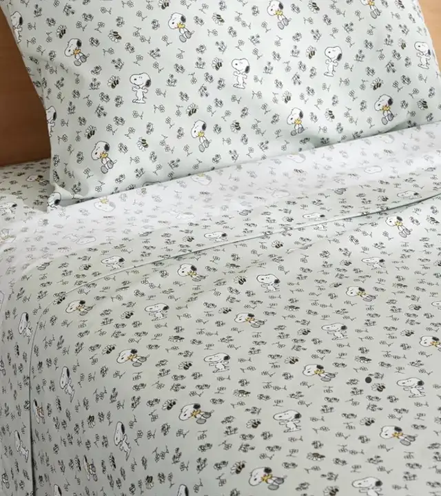 Peanuts Snoopy Queen Sheet Set in Bedding in Mississauga / Peel Region - Image 5