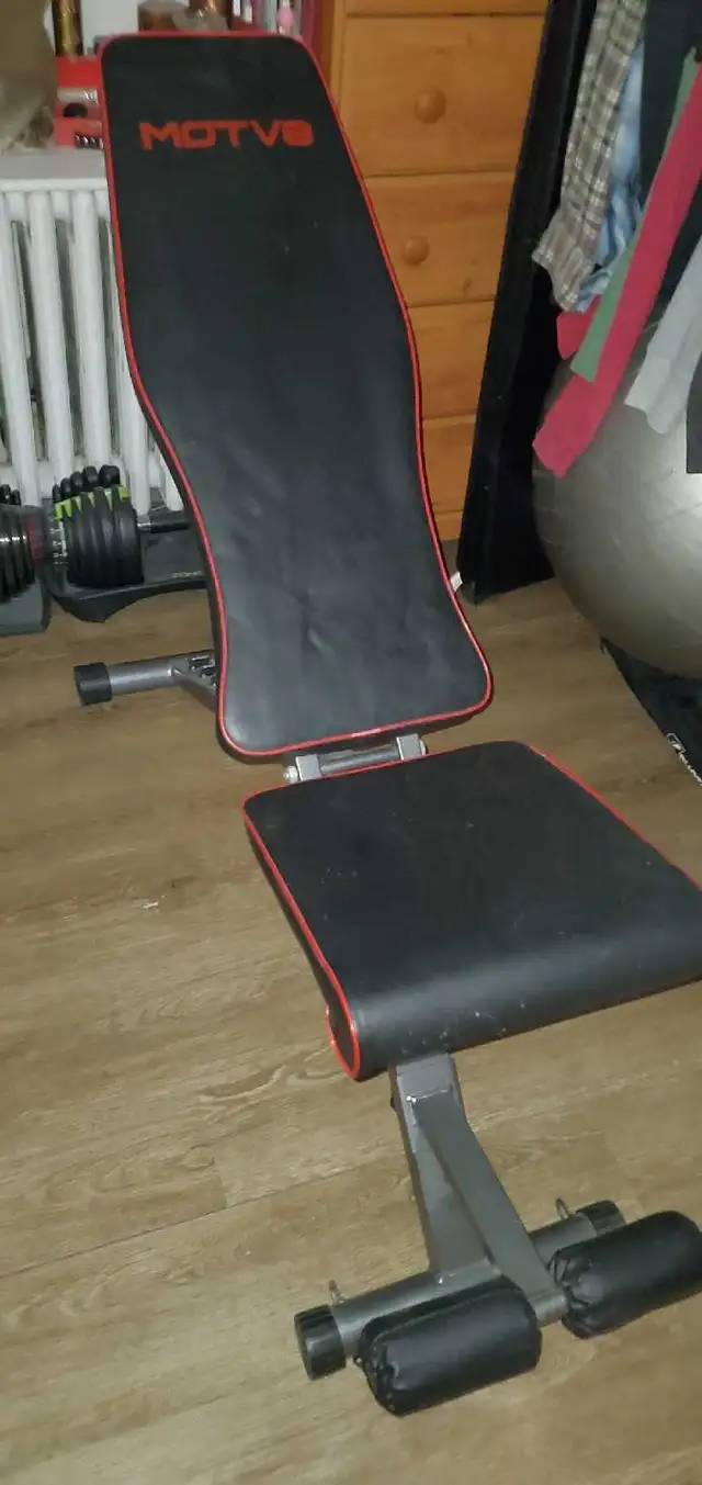 MOTV8 Weight Bench - Pretty much brand new -  Hardly used in Exercise Equipment in Ottawa - Image 2
