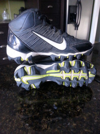 Soulier a crampon Nike,soulier de soccer nike,spike de football