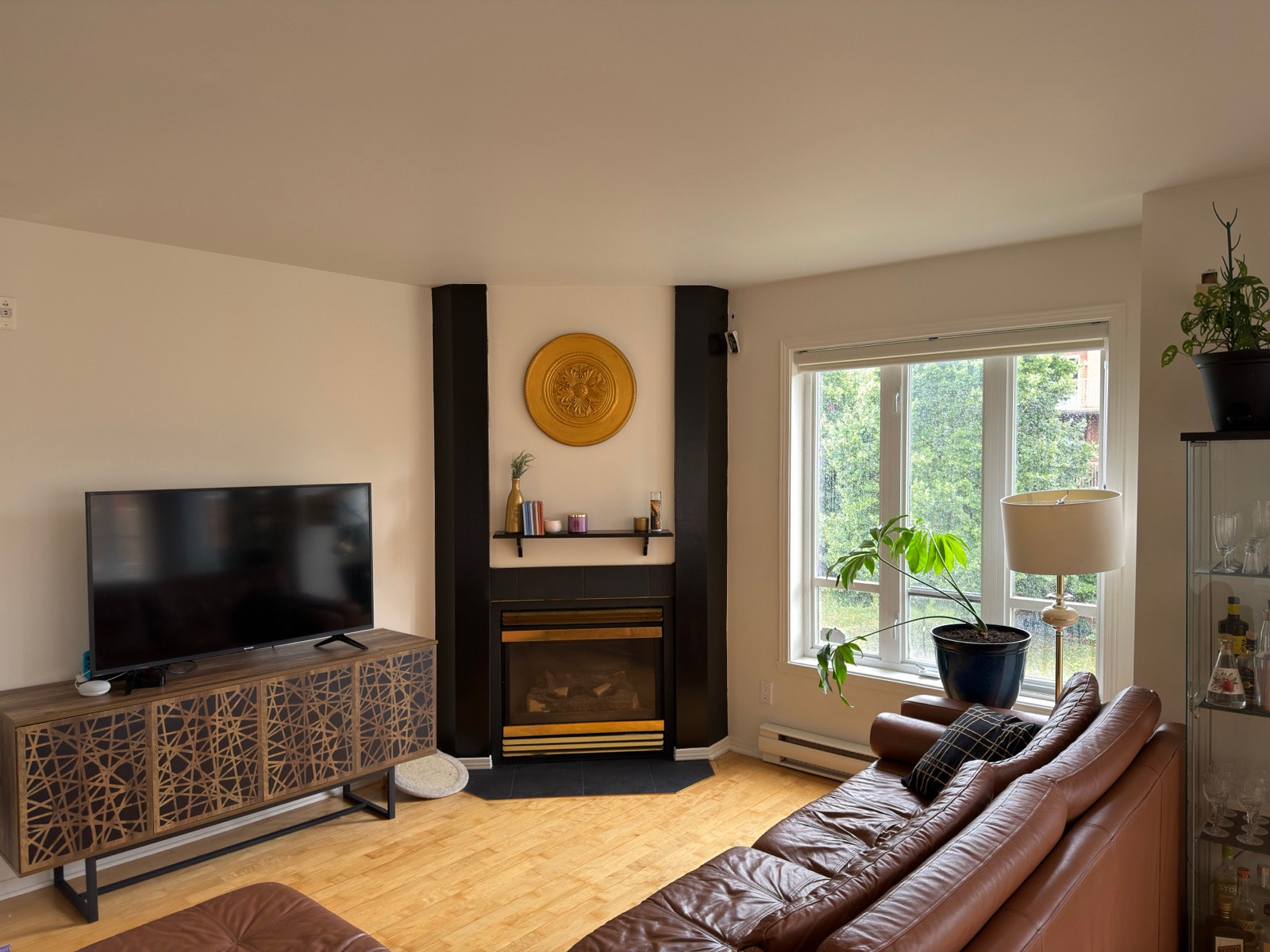 Grand 5 1/2 2 chambres dispo 1er octobre — photo 1