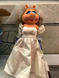 1989 Jim Hensons Muppets Miss Piggy Fantasy Dress Up Doll