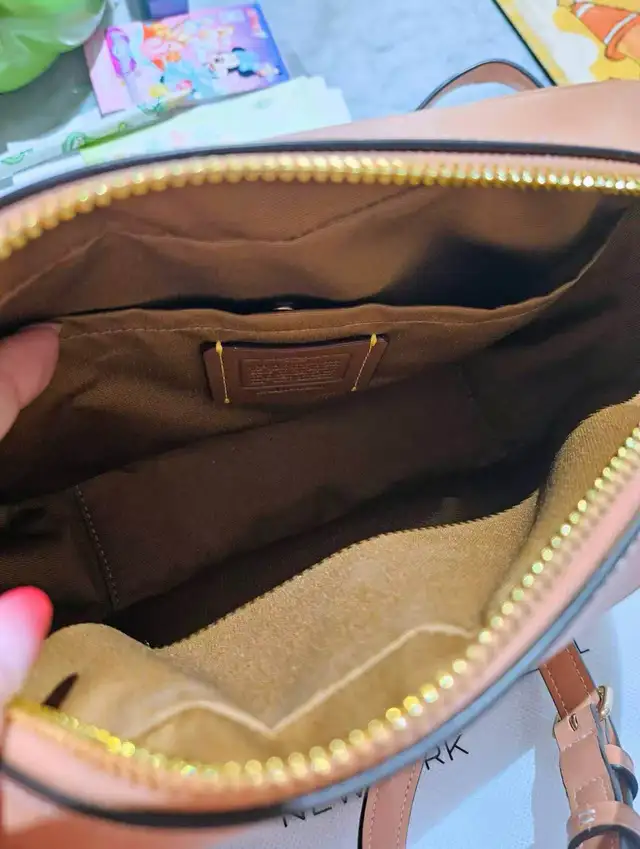 Coach Jamie Camera Bag with Shell Print in Bags & Luggage in Mississauga / Peel Region - Image 4