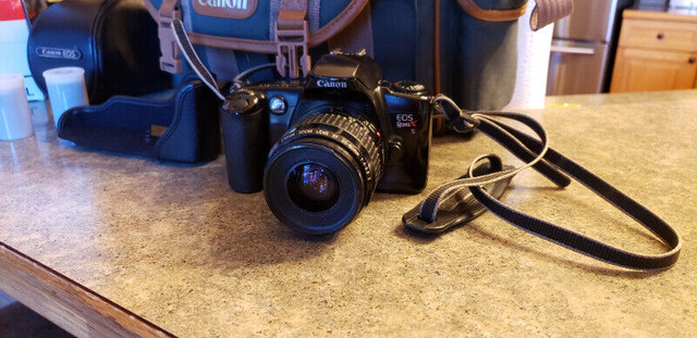 Canon Rebel EOS X S 35mm camera in Cameras & Camcorders in Calgary