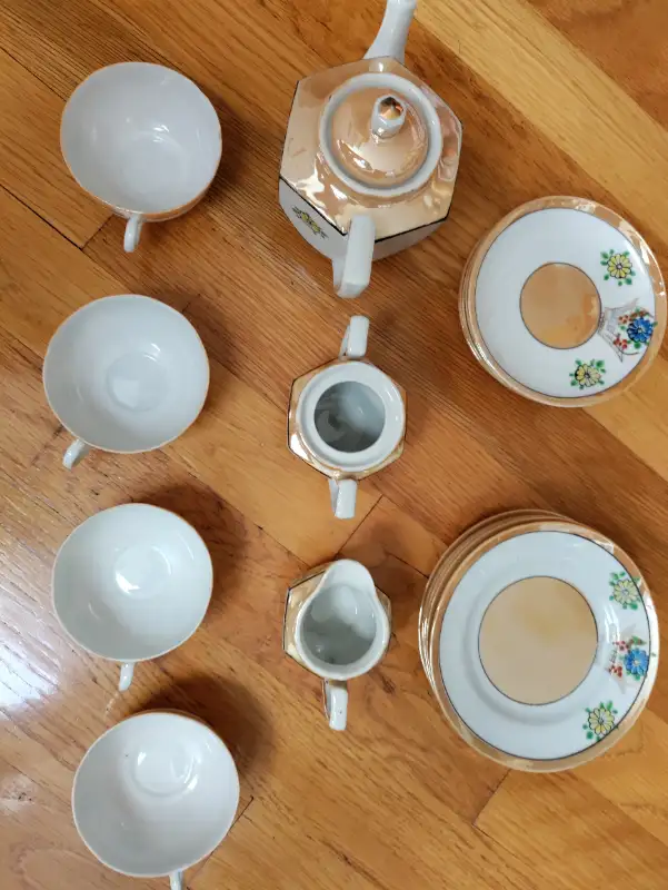 20 PC Tea Pot set for sale. in Other in Calgary - Image 11
