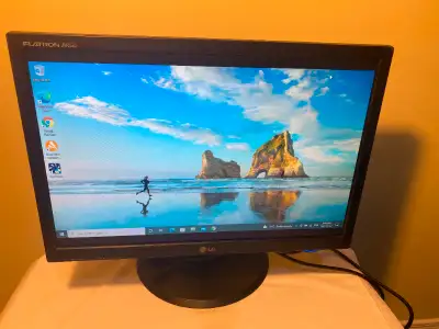 Used 20" LG Flatron LCD computer monitor for sale Brand: LG Model: Flatron L206WTQ-BF Size: 20" 1x V...