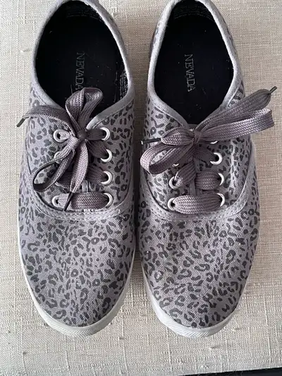  Gray leopard print running shoes sneakers size 8, View more