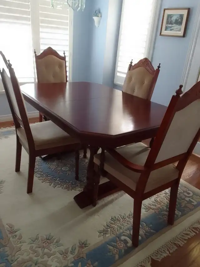 Dining set hutch, table seats six excellent condition in Dining Tables & Sets in Sarnia - Image 4