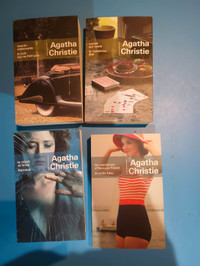 26 Livres D'Agatha Christie, état comme neuf, 2 histoires chaque