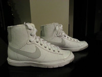 Nike Blazers / White size 6