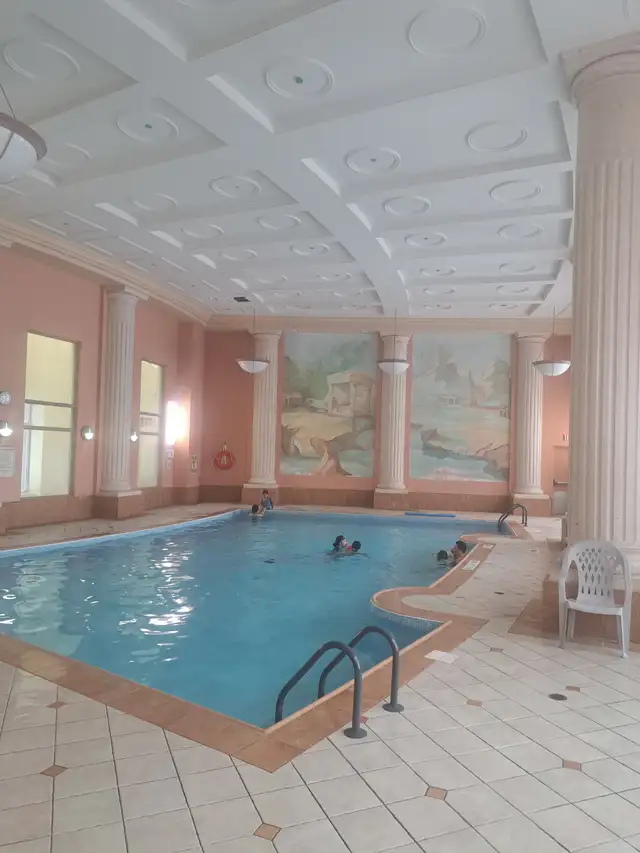 PRIVATE ROOM IN LUXURY CONDO FREE SWIMMING POOL GYM INTERNET in Short Term Rentals in City of Toronto - Image 4